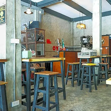 Oyo 823 Oliver\'S Hostel